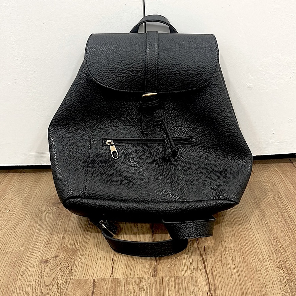 No brand leather black backpack.